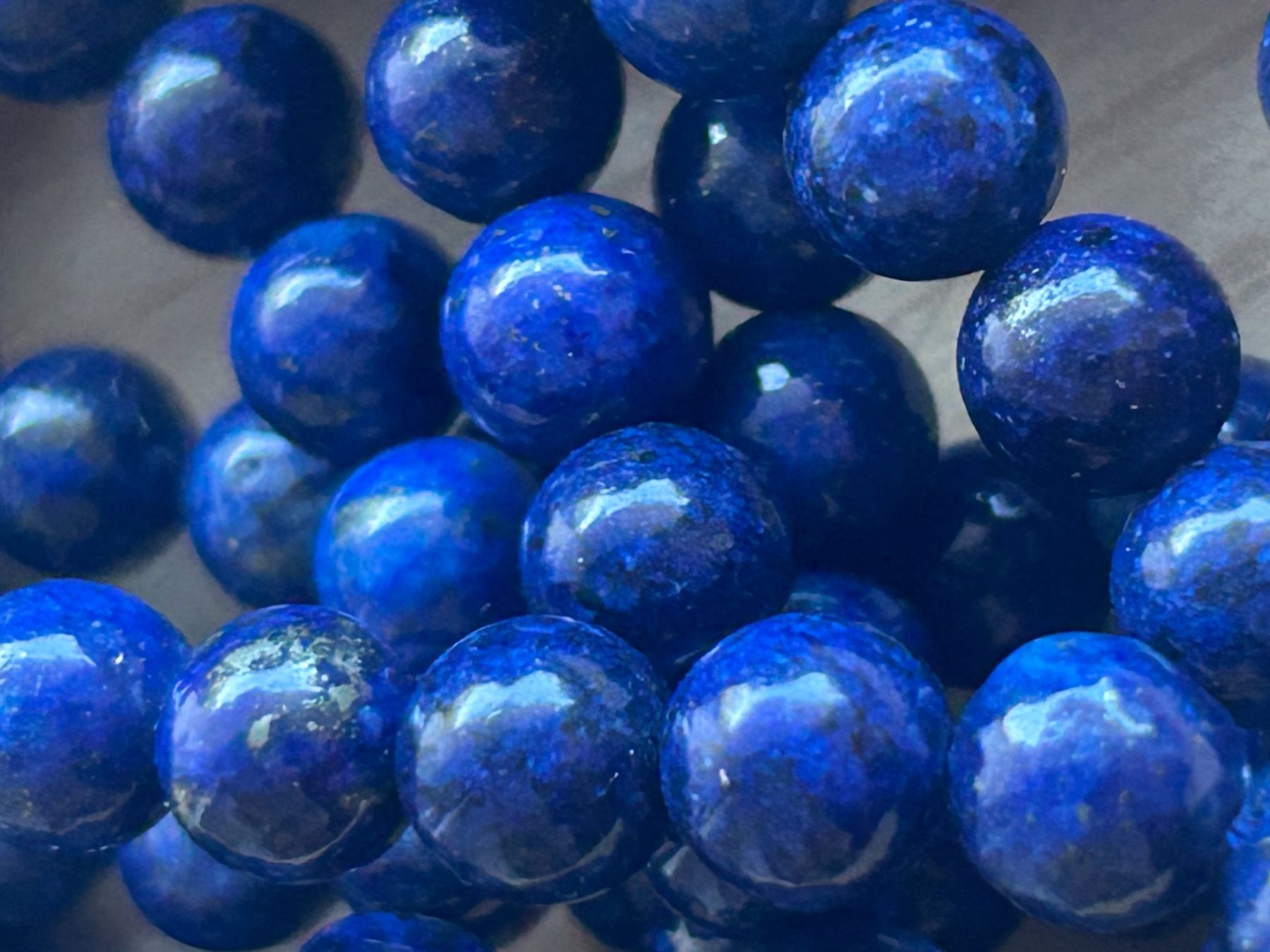 Minerali & Pietre curative: Strang echte Lapislazuli top level beads 6 mm – Nuovo e nell'imballaggio originale da Niederrohrdorf venduto da Ytobi 1