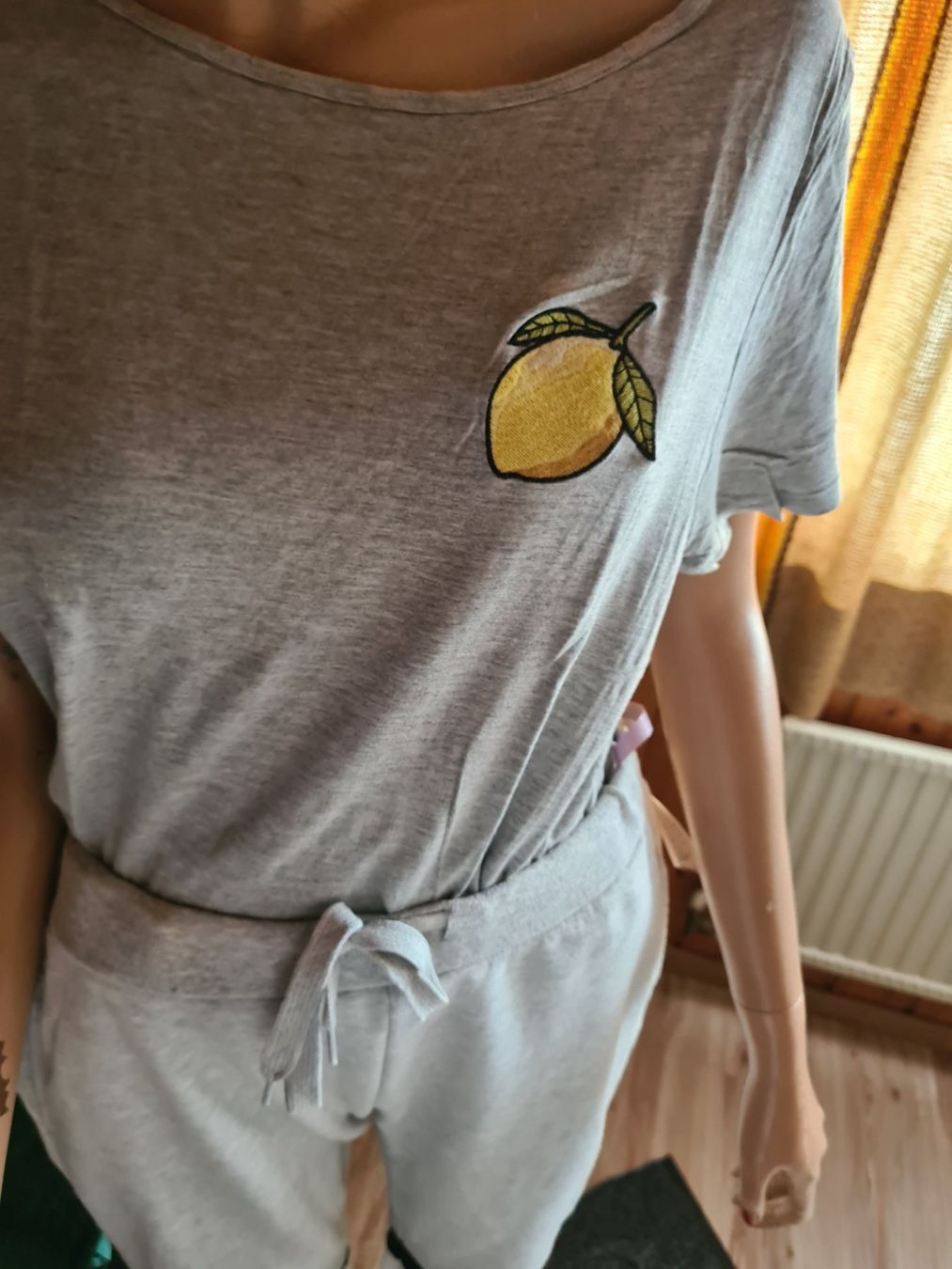 Sucettes & attache sucettes: Coole Trainerhose mit Shirt – D'occasion à Ferden par jemyce 1