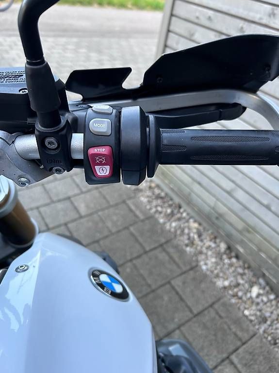 Strada: BMW R 1200 R / LC – Usato da Nesslau venduto da Gamslu 6