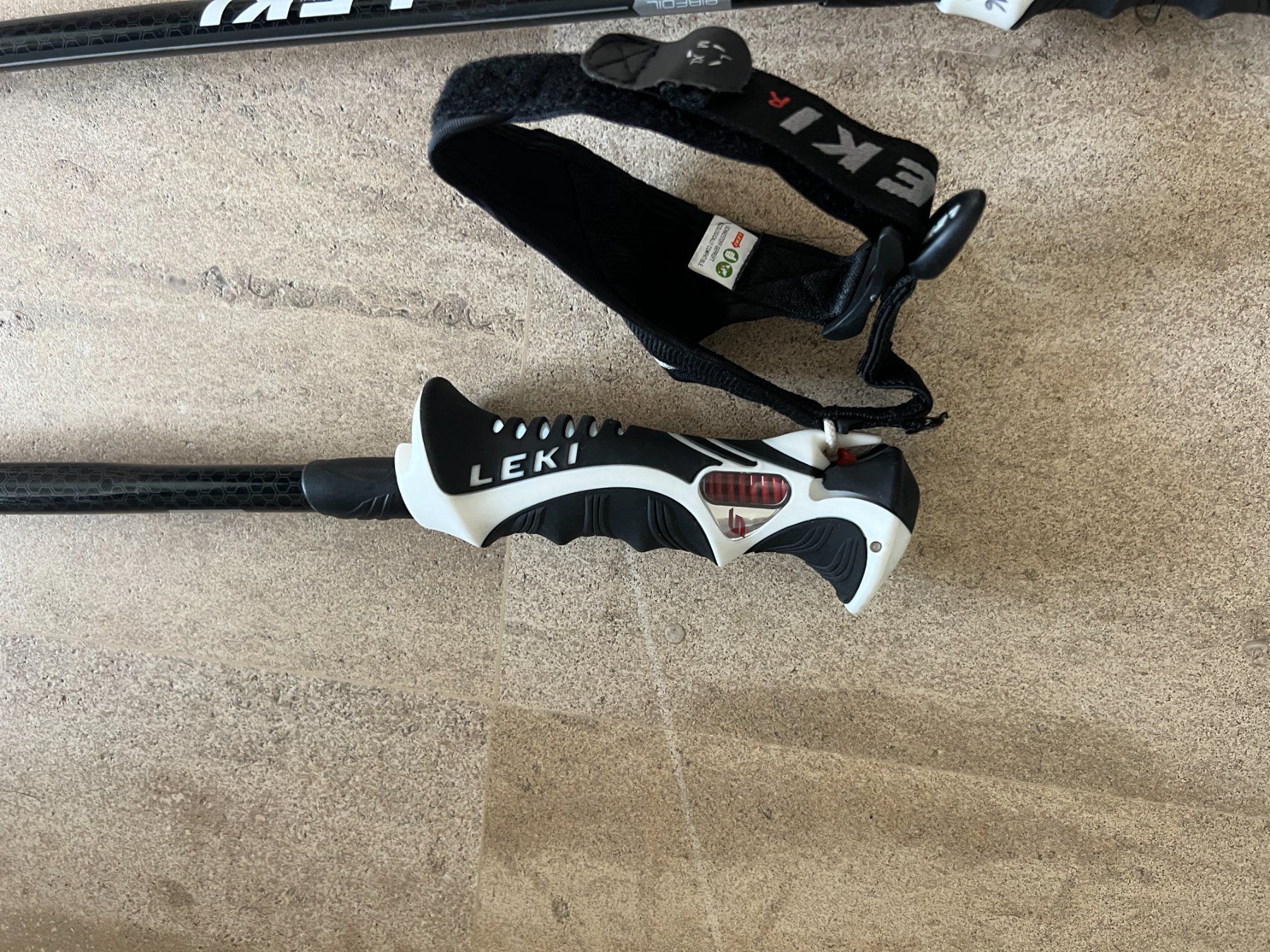 Leki Bastoncini da sci: Bâtons de ski Leki 120 cm noirs – Usato da Epalinges venduto da kittyhermes 1