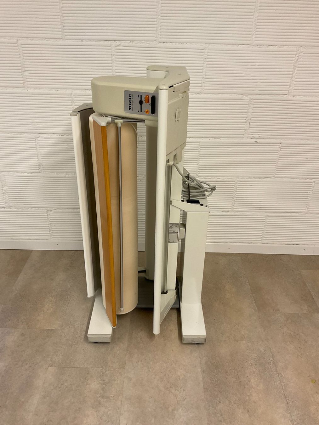 Miele Ferri da stiro: Bügelmaschine Miele B865 – Usato da Münsingen venduto da uwe_r9fc 1