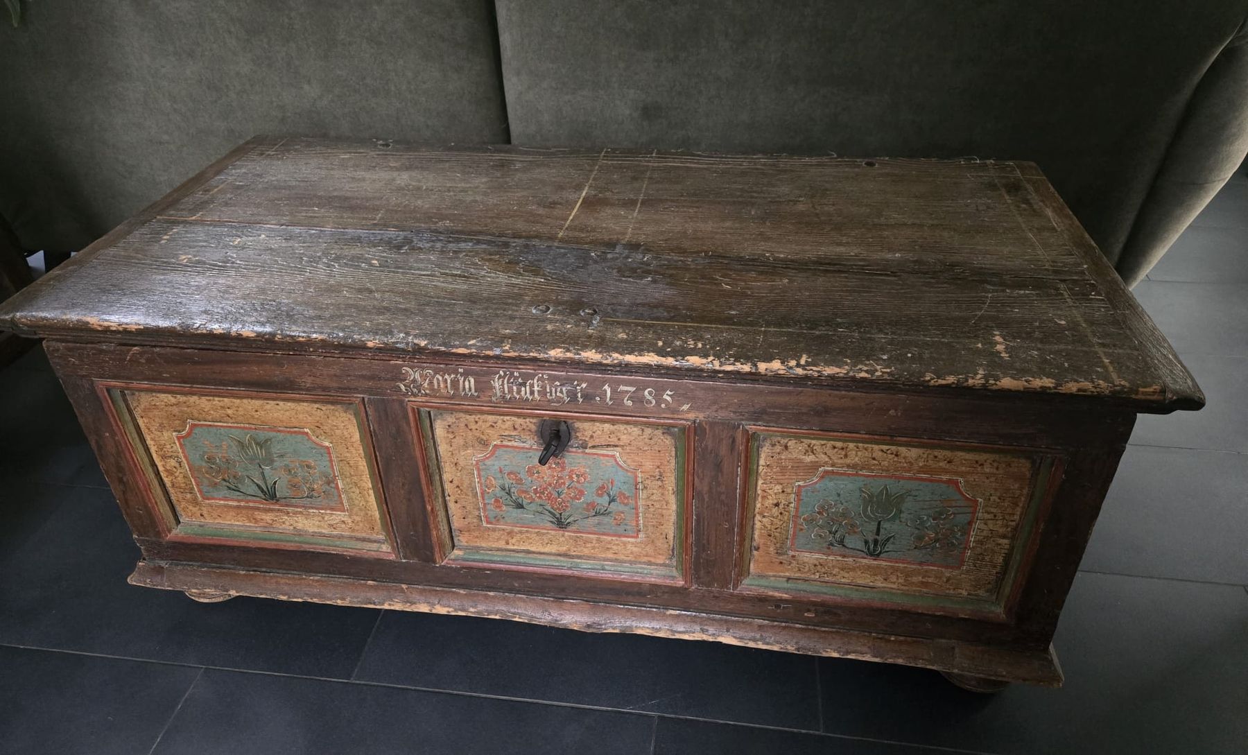 Cassapanche: Antike Holztruhe bemalt 1785 Bauerntruhe – Usato da Rheinsulz venduto da Dred 1