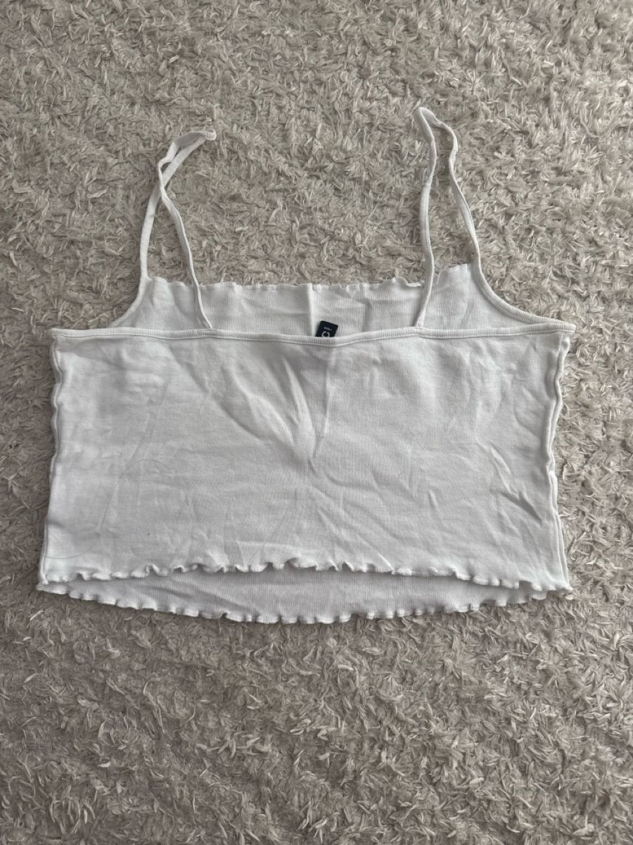 H&M Top: H&M Weiss Top mit Rüschenrand Grösse M – Nuovo (secondo la descrizione) da Gächlingen venduto da anjuli_123 1