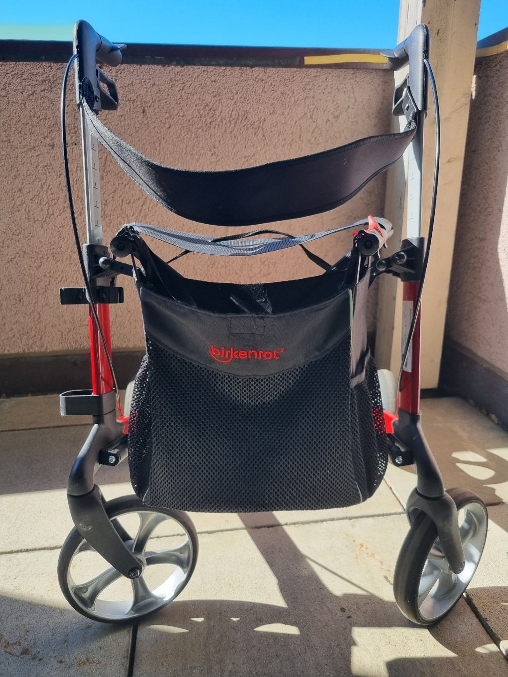 Gehhilfen: Rollator Birkenrot, klappbar mit Tasche – Gebraucht aus Laupen BE von Bombers 1