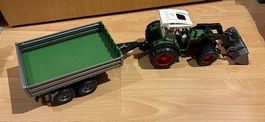 Fendt 209 S Traktor mit Anhänger