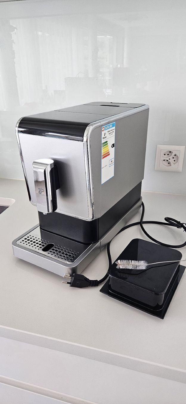Macchine per caffè & Macchine per espresso: Tchibo Kaffeevollautomat Esperto Caffé – Usato da Zug venduto da AryaThrons 1