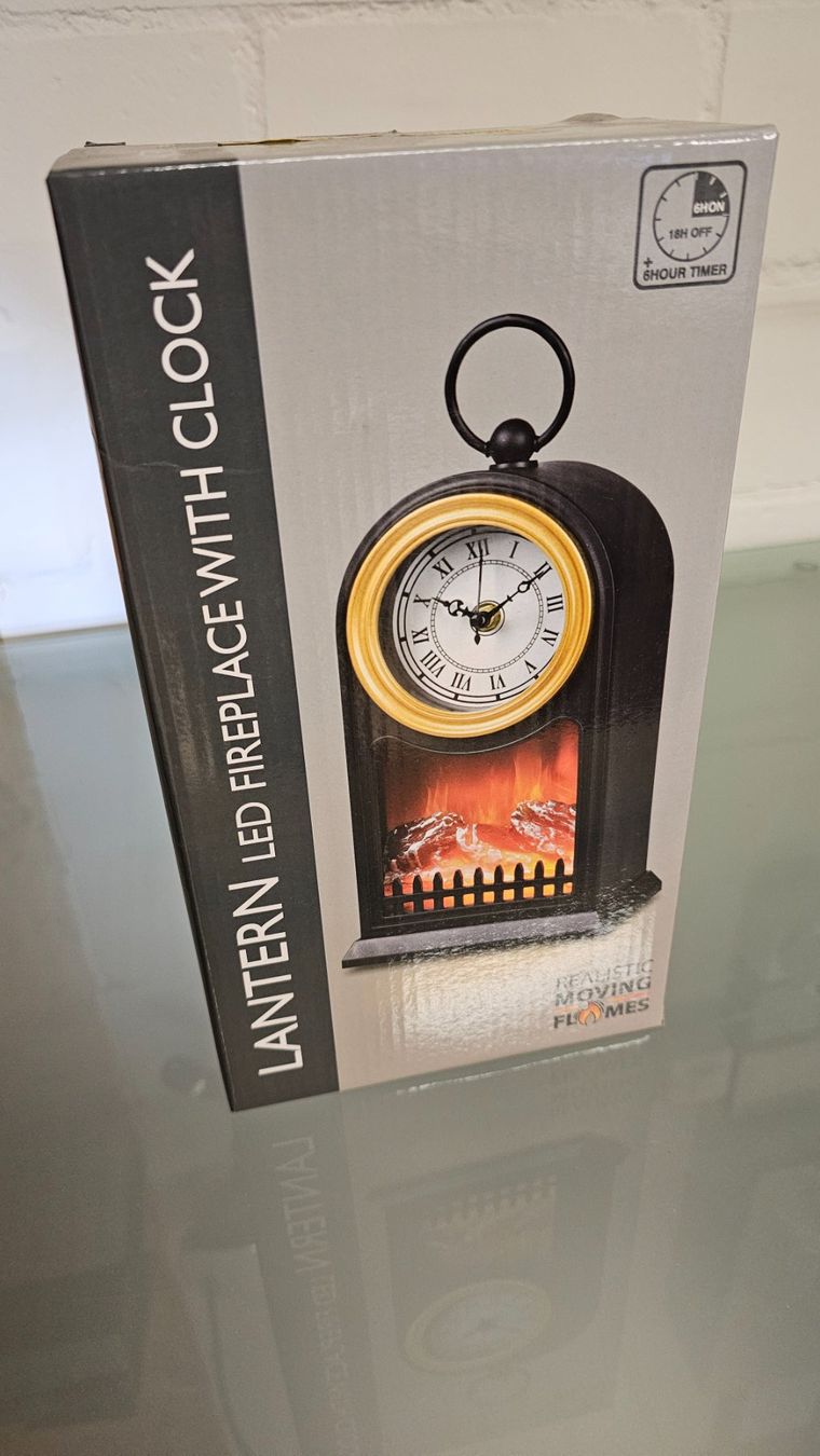 Pendules & Horloges murales: Gemütliche LED Kaminuhr mit Timerfunktion – Neuf avec emballage d'origine à Koppigen par Bracher_Mail-House 1