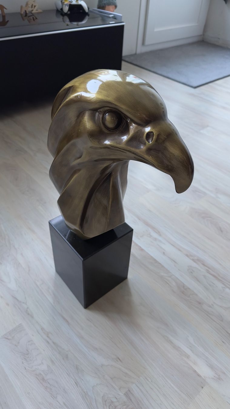 Kare Statuette: Adler Kopf Figur – Usato da Fällanden venduto da SimWer12