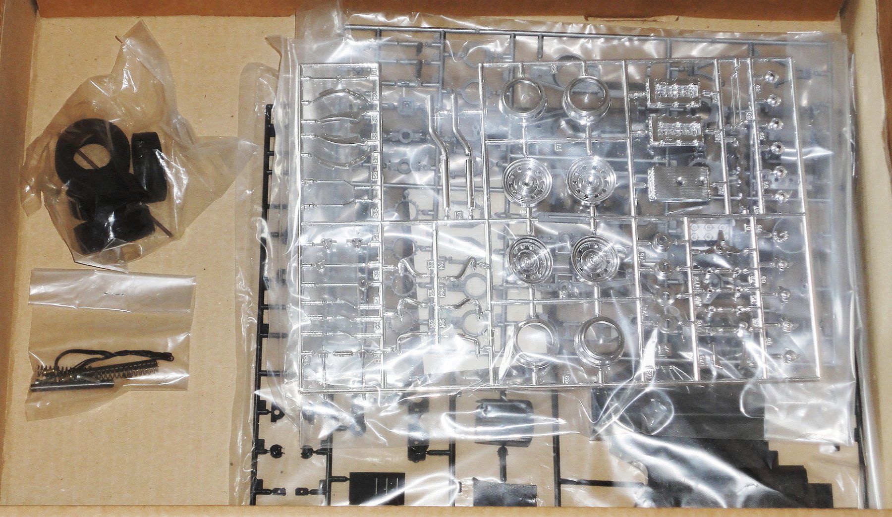 Bandai Kit di modellismo & Modellini statici: BANDAI FERRARI DINO 1:16 – Nuovo (secondo la descrizione) da Frümsen venduto da Malibu69 3