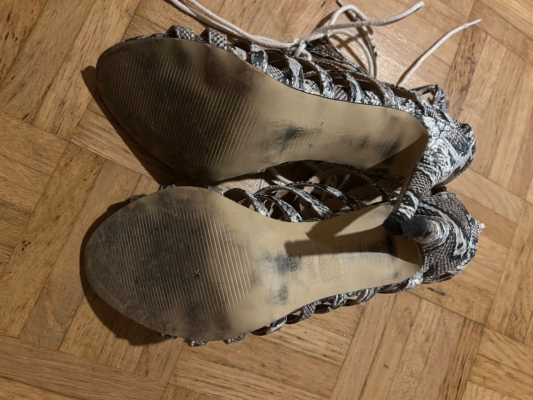 Scarpe da donna: Schlangen Print High Heels – Nuovo (secondo la descrizione) da Zürich venduto da alv_pqz2 1
