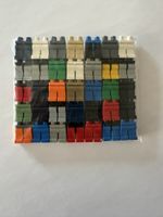 35  Stück Mix Beine Lego Figuren/ Ersatzteile.
