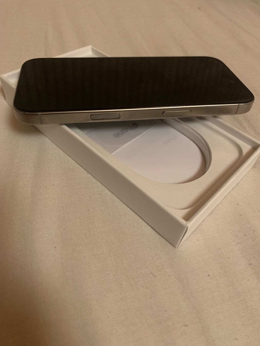 Apple Handys / Smartphones: IPhone 16 Pro 256GB defekt – Defekt aus Giswil von rok_6dtz 3