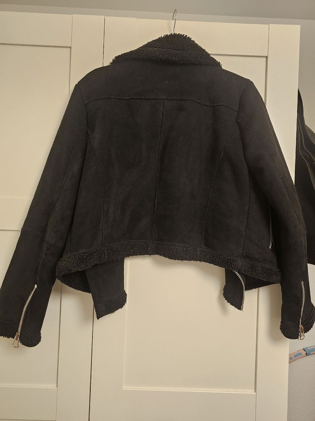 Zara Vestes: Schwarze Zara Basic Winterjacke mit Fell, Gr. M, Top! – Neuf (Voir description) à Höri par 95m_cq5y 1