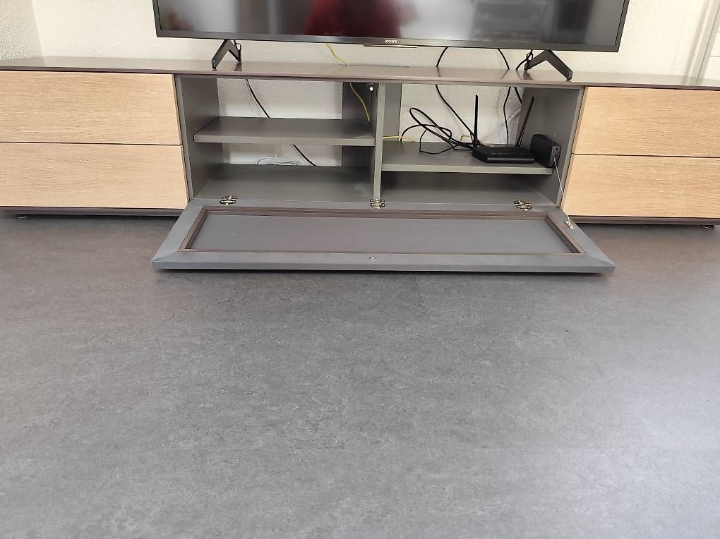 Livique Mobili TV: TV Möbel mit passendem Sideboard zu verkaufen – Usato da Stans venduto da Lauberj 1