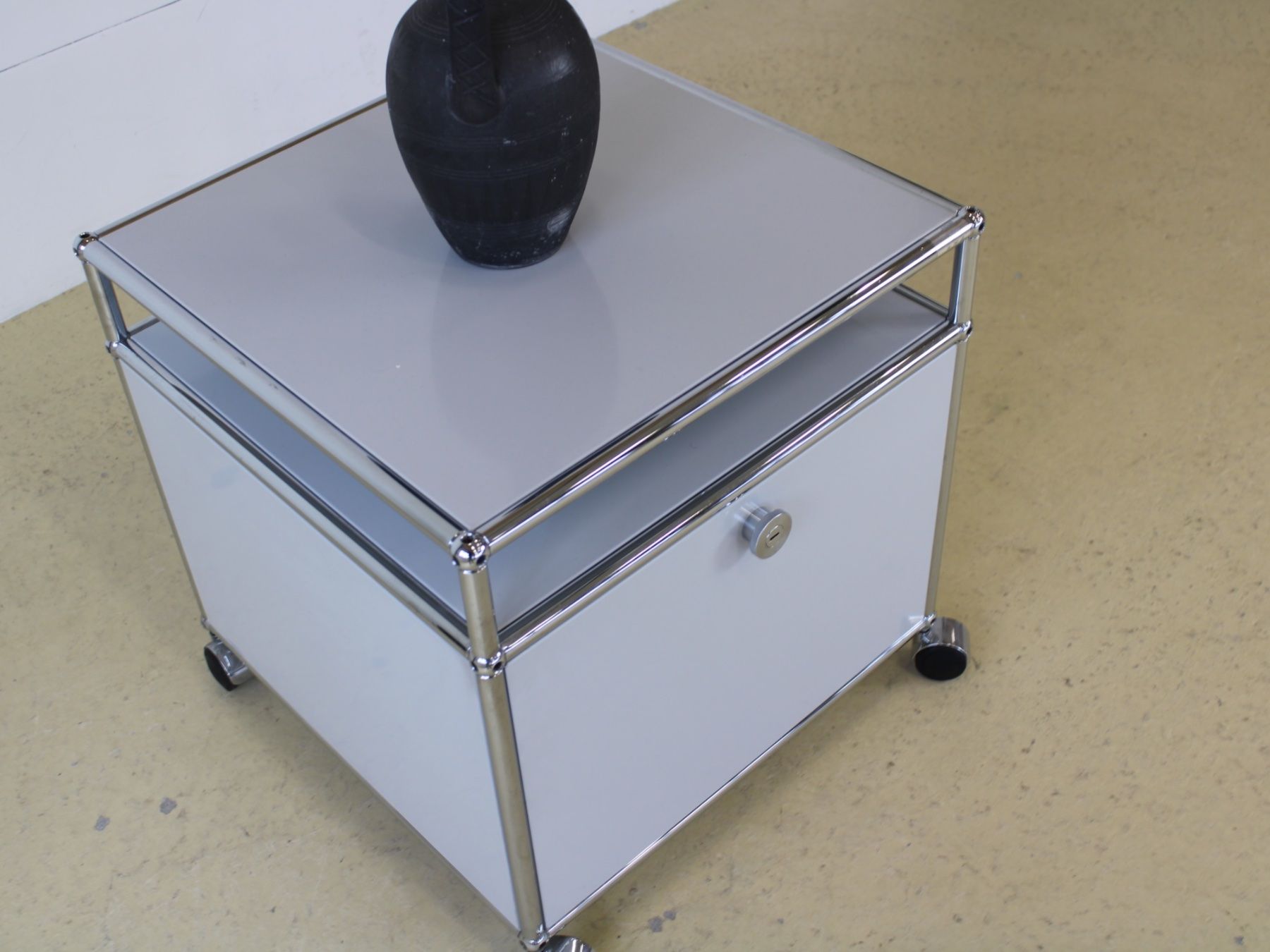 USM Tavoli: USM Möbel, Beistelltisch – Usato da Meinisberg venduto da atelier_TILIJA 5