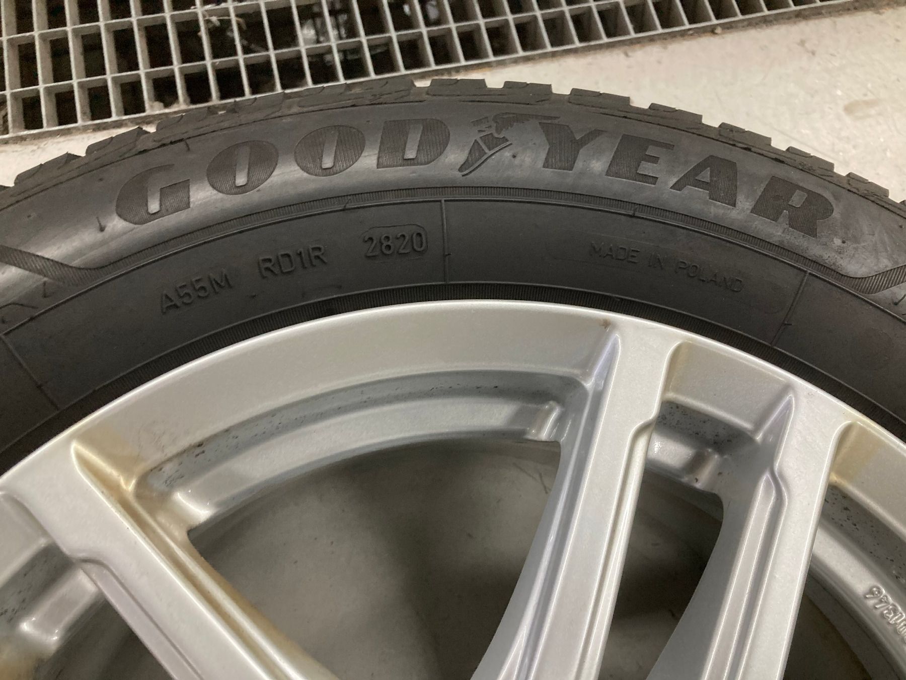 Volvo Pneumatici & Ruote complete: Volvo V60 Winterräder 215/60R16 – Usato da Cham venduto da WB2223 5
