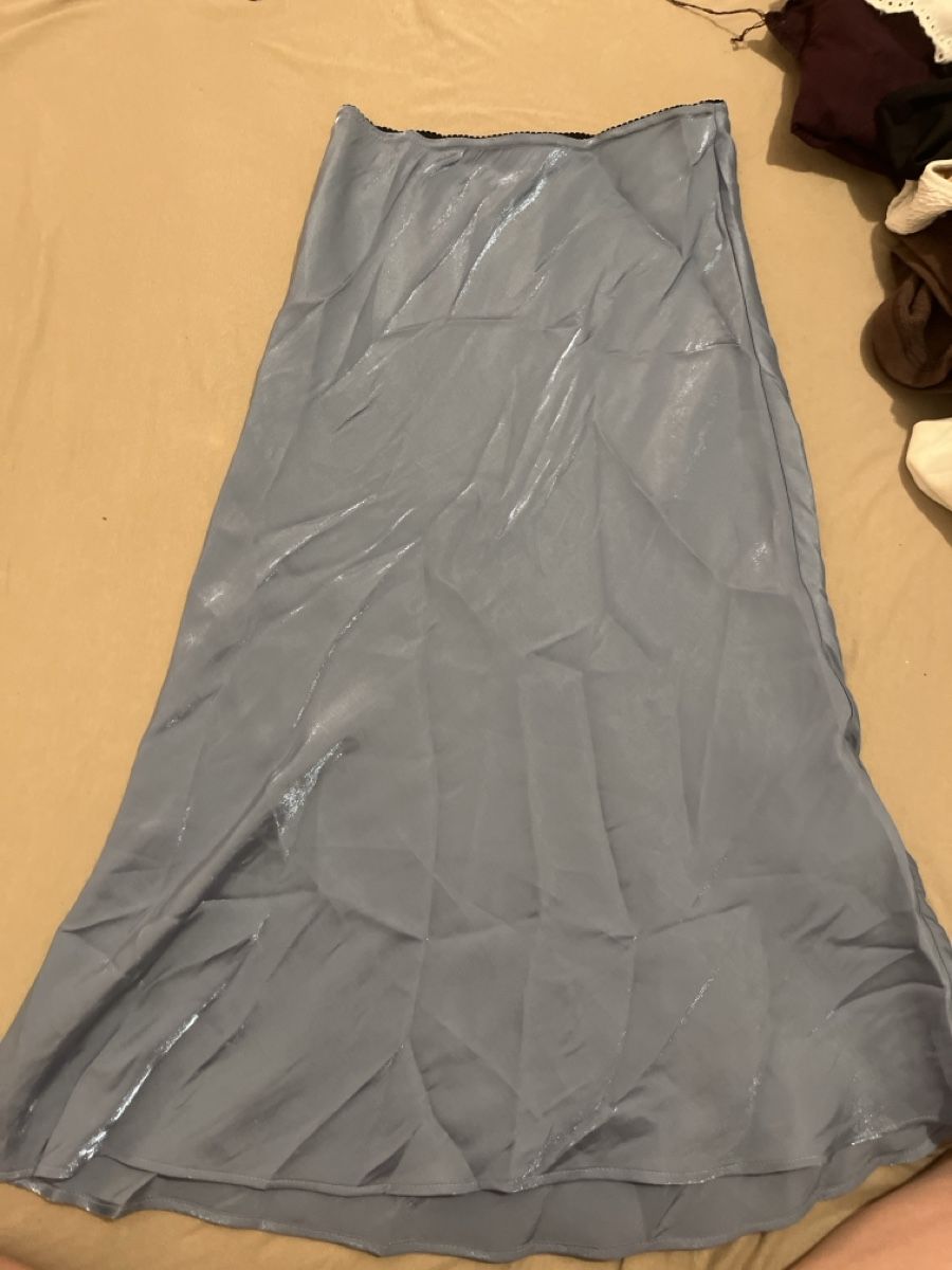 Röcke: Jupe longue SOLOTRE bleu satiné taille 38 – Gebraucht aus Zürich von Noemie1994