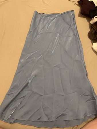 Jupe longue SOLOTRE bleu satiné taille 38