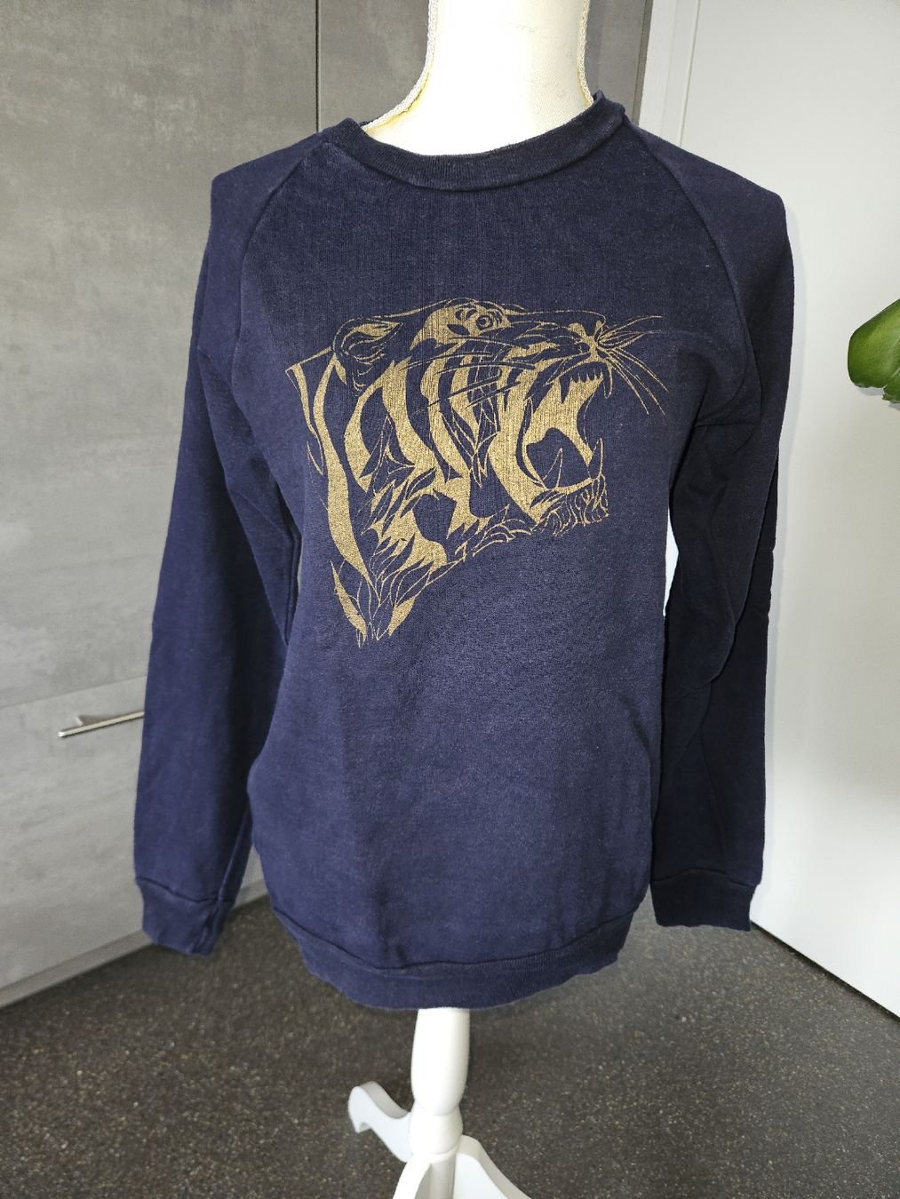 Pullover & Sweatshirts: Pullover dunkelblau Tiger Motiv Grösse L 100% BW – Neu (gemäss Beschreibung) aus Anwil von tamoos