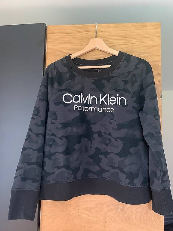 Calvin Klein Pullover & Sweatshirts: CK Pullover Grösse M – Gebraucht aus Zizers von L.Berther