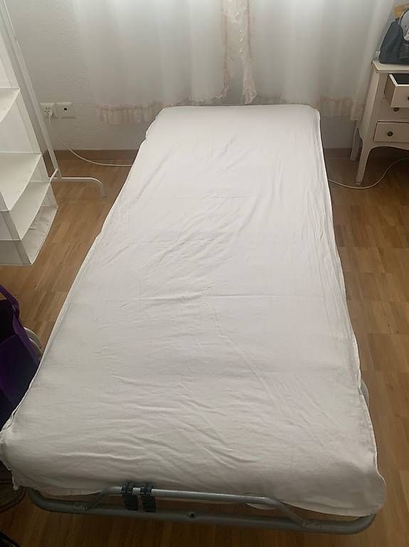Lits: Praktisches Klappbett mit Räder – D'occasion à Langenthal par bar_2znq 4