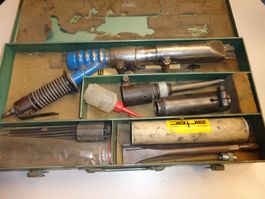Nagelpistolenset mit Druckluft alt