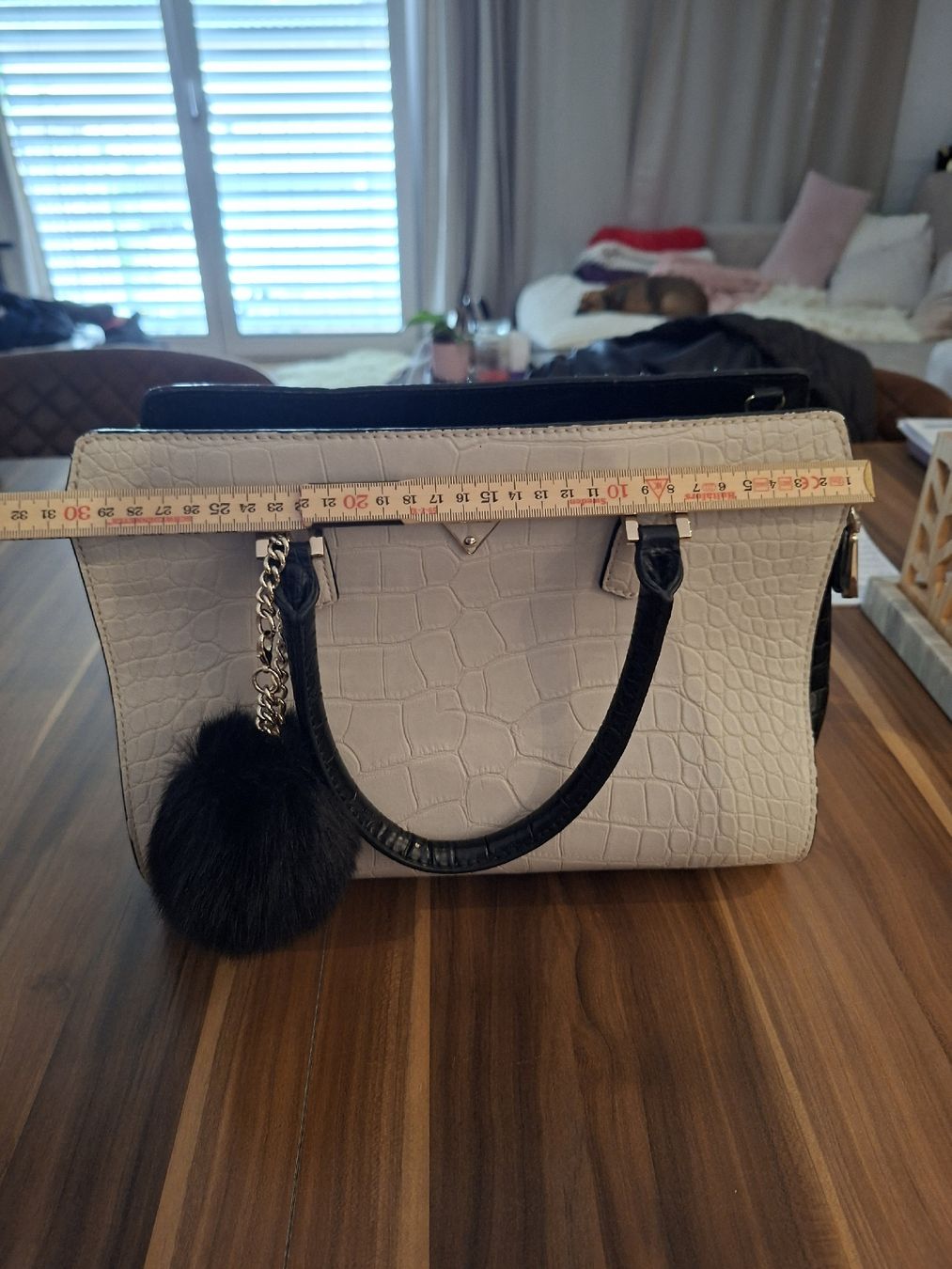 Guess Sacs femmes: Guess Handtasche – D'occasion à Hittnau par som_x965 4