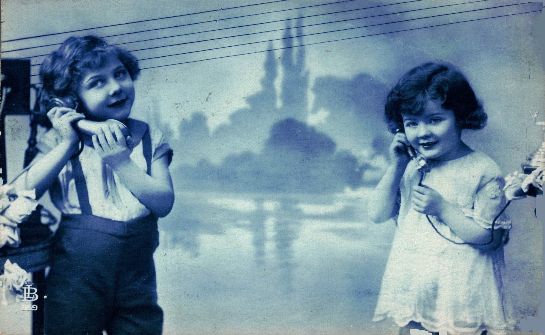 Cartes postales: Mädchen beim Telefonieren – D'occasion à Bronschhofen par Astore