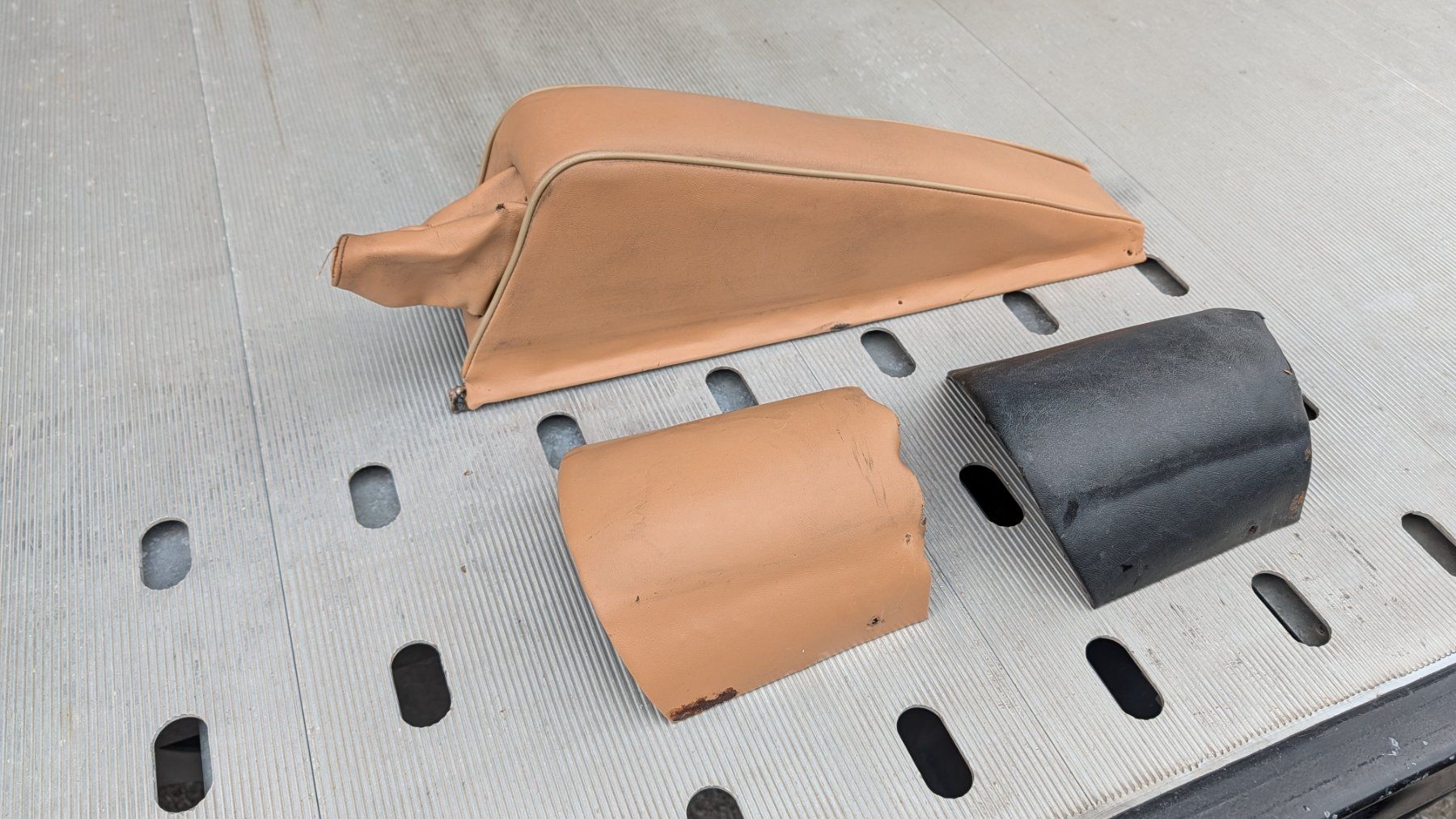 Triumph Tutti pezzi di ricambio auto: Mittelkonsole für Triumph GT6 oder Spitfire – Usato da Wuppenau venduto da Signum001 1