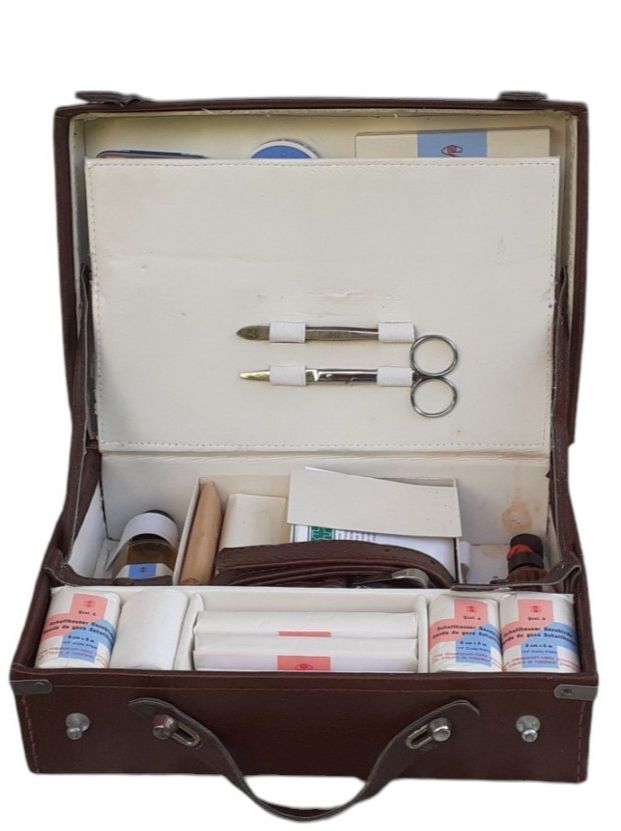 Kit di pronto soccorso: Reiseapotheke 1950er – Usato da Mörschwil venduto da antiksalon 2