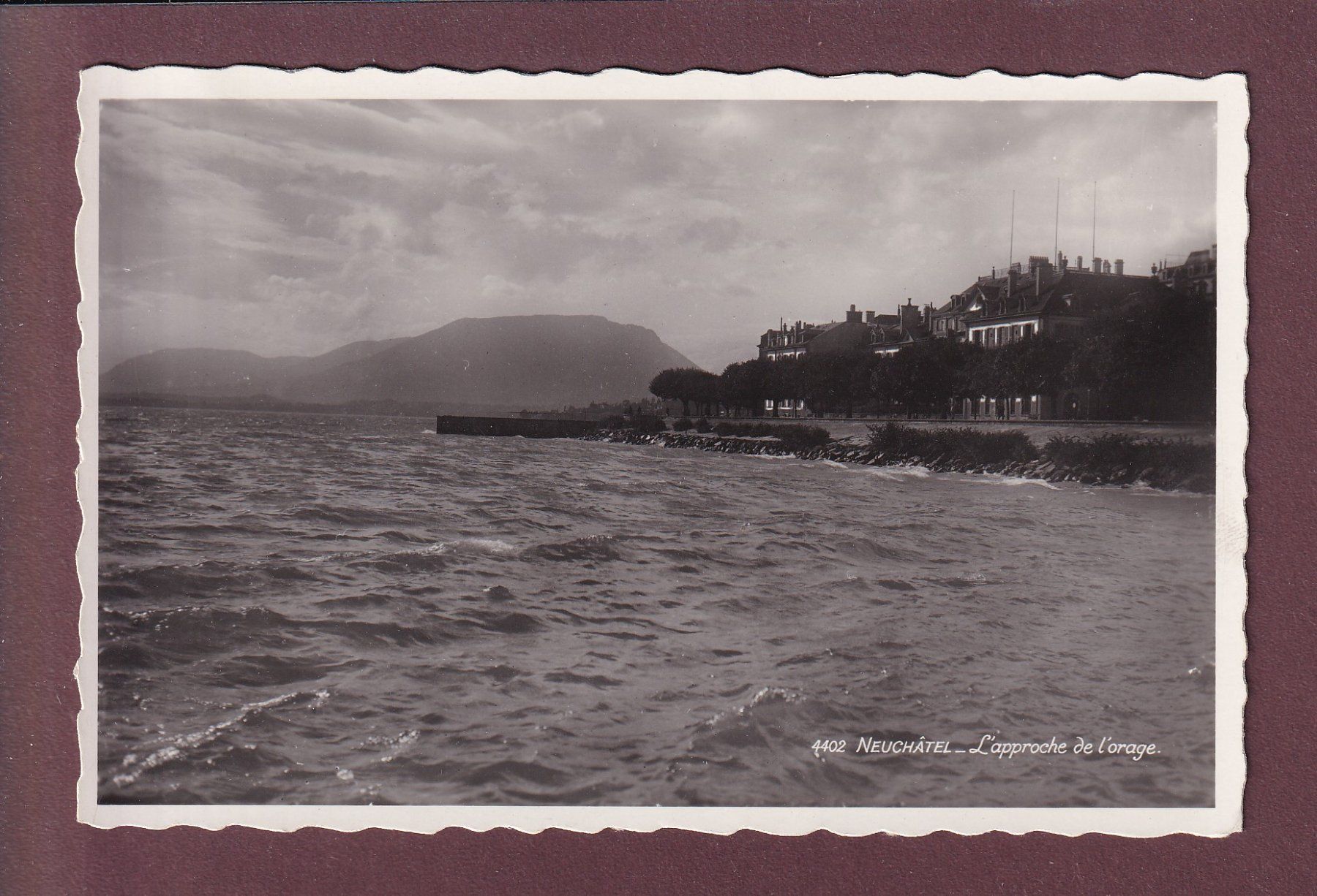 Cartoline postali: NEUCHÂTEL - Approche de l'orage - 1940 – Usato da Pully venduto da nicecards