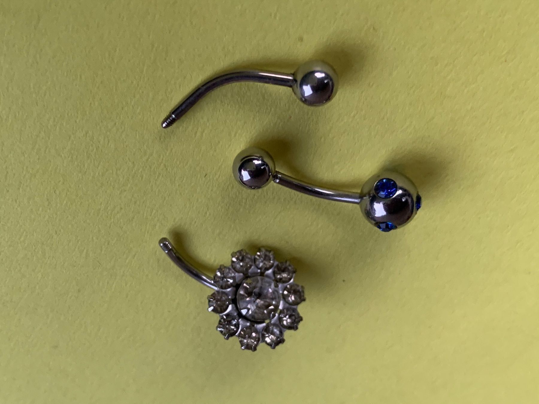 Gioielli per piercing: 3 x Piercing bauch blume/kugel blau – Usato da Dittingen venduto da Bellevista 1