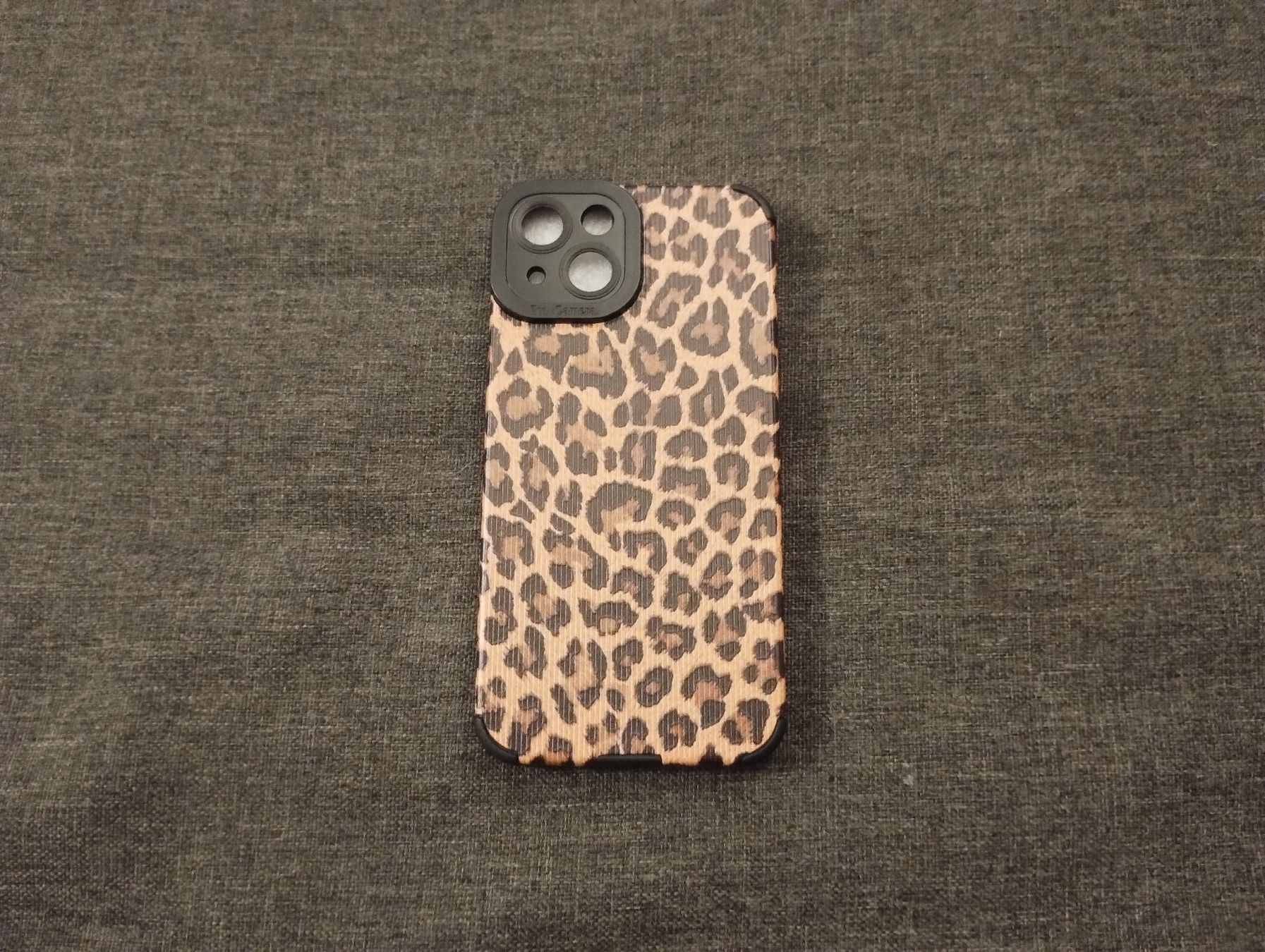 Apple Covers & Schutzfolien: Silikonhülle Leopard Still für Iphone 14 – Neu und originalverpackt aus Lausanne von KUNKI-DESTOCK