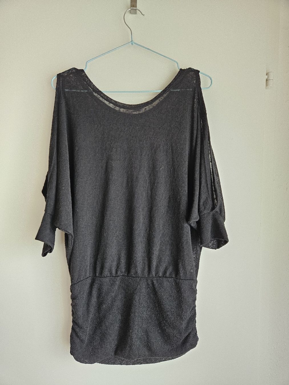 T-shirt: schwarzes Shirt, mit Cut-Outs – Usato da Ebikon venduto da SecondChance_byM 2