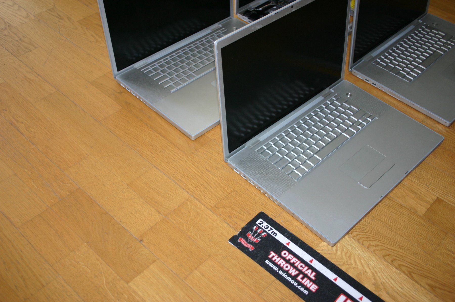 Apple Notebook: 4 defekte 17Zoll MacBooks – Difettoso da Stettlen venduto da Bigjm 3