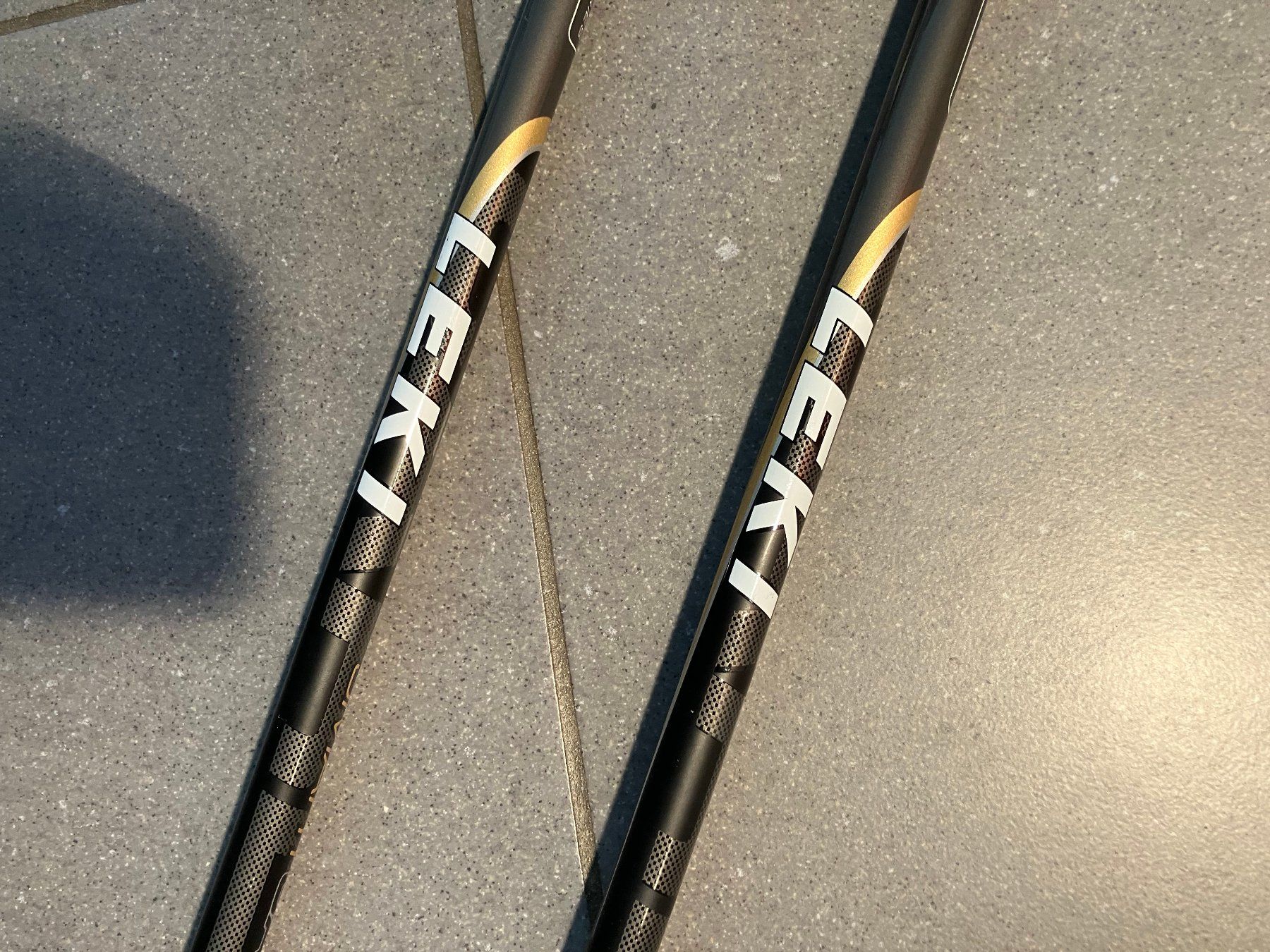 Leki Bastoncini da trekking: Leki Walkingstöcke Smart Carbon Series 16 Trigger Shark 105 – Nuovo (secondo la descrizione) da Winznau venduto da gugi2009 2