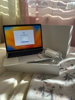 MacBook Pro (13-inch, 2017, Two Thunderbolt 3 ports)