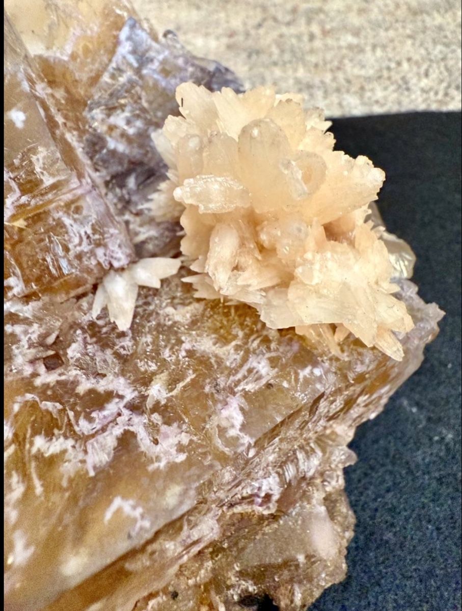 Minéraux & Lithothérapie: Grosse Fluoritstufe mit Kristallaggregat / 1.3 Kg. – D'occasion à Schattenhalb par Oodaaq 6