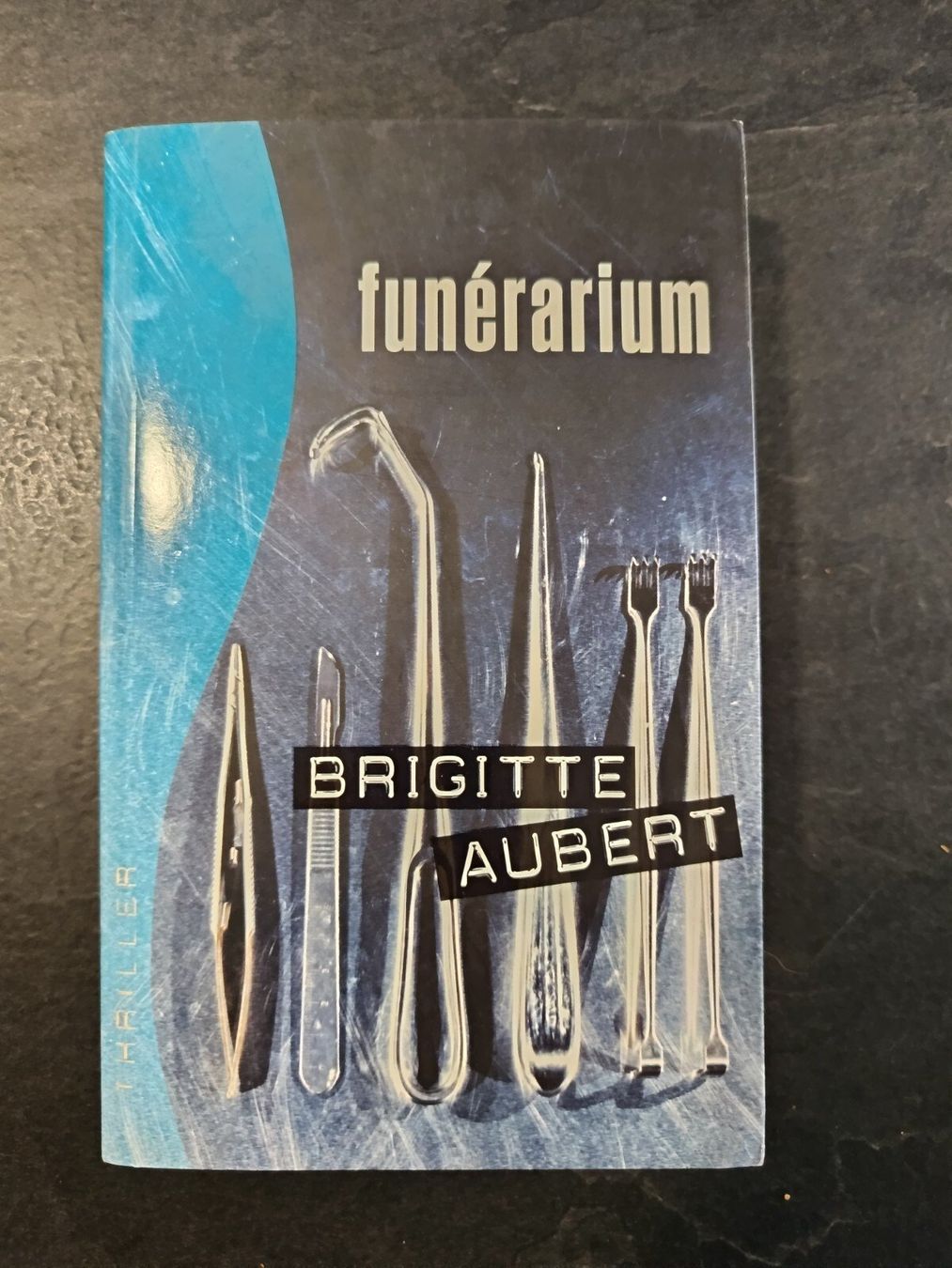 Livres: Funérarium - Brigitte Aubert. Thriller glaçant – D'occasion à Erlach par ely-87