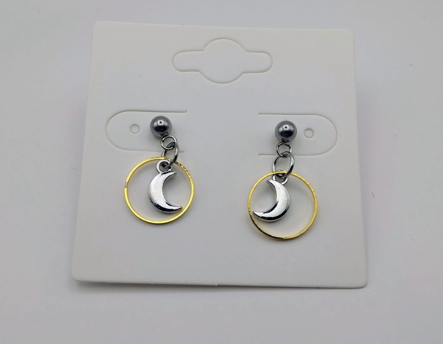 Ohrringe & -stecker: Ohrstecker "Ring Mond". Mini CHARM - Ohrringe Farbe Gold – Neu und originalverpackt aus Zürich von Flitzi2005