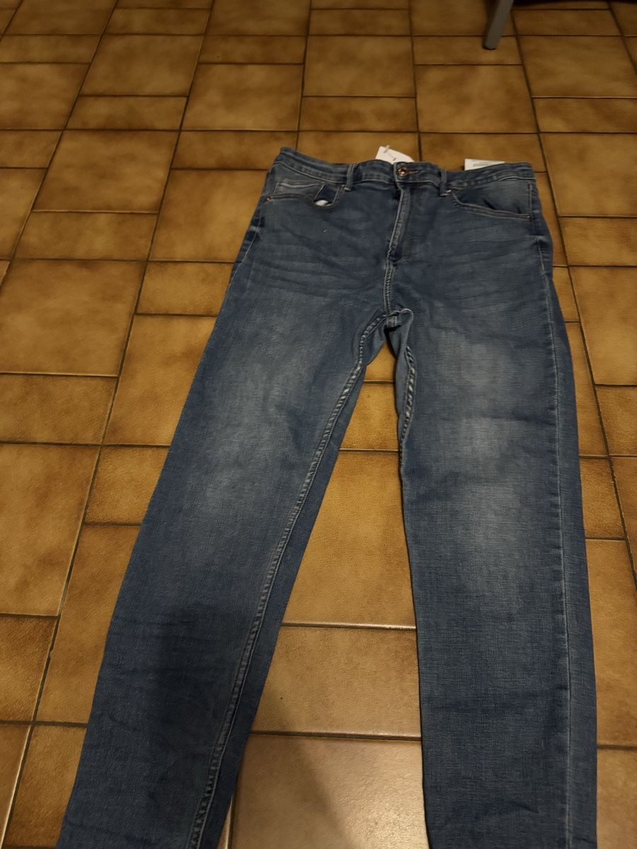 Bershka Jeans: Jean Bershka taille 44 Marina – Usato da Veyrier venduto da kimedovapa