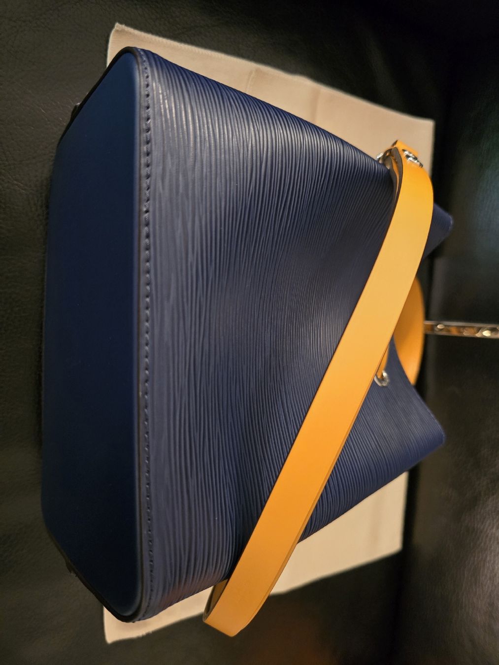 Louis Vuitton Borse da donna: Louis Vuitton NéoNoé BB Epi – Nuovo (secondo la descrizione) da Gattikon venduto da lavric_d 4