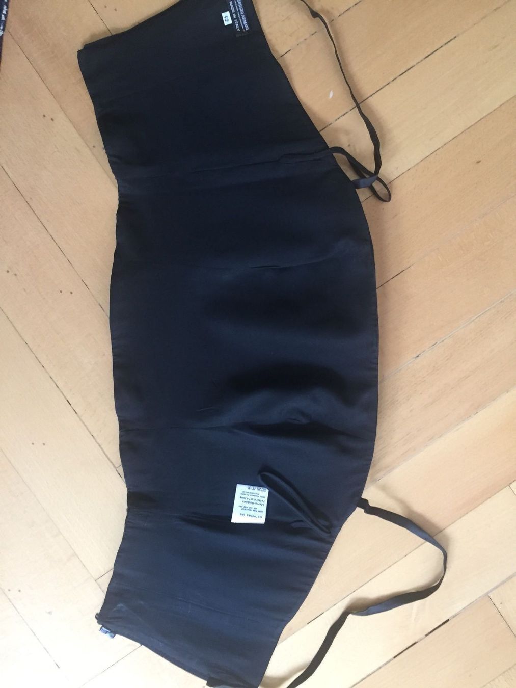 Armani Top: Top bustier Armani 100% soie. – Usato da Küssnacht am Rigi venduto da FFKA 3
