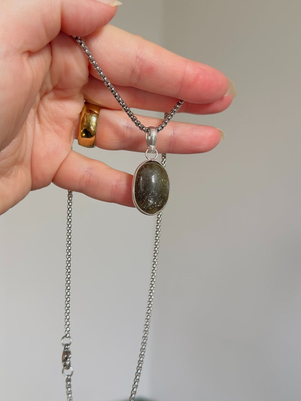 Ketten: Fashionable labradorite necklace – Neu und originalverpackt aus Genève von AGBERG 3