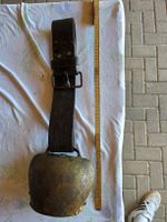 Alpkäseglocke mit Lederriemen alt gebraucht