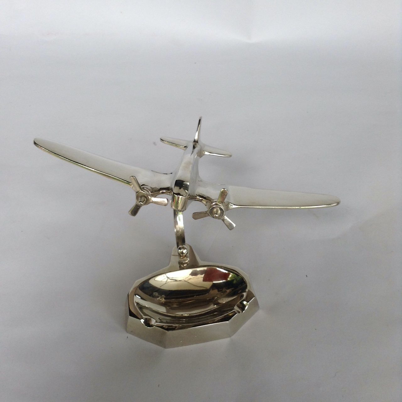 Kit di modellismo & Modellini statici: DC 3 Flugzeugaschenbecher – Nuovo (secondo la descrizione) da Ermensee venduto da Alainmischler 1