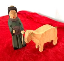 Krippenfiguren Schafhirte mit Schaf, aus Holz Handarbeit