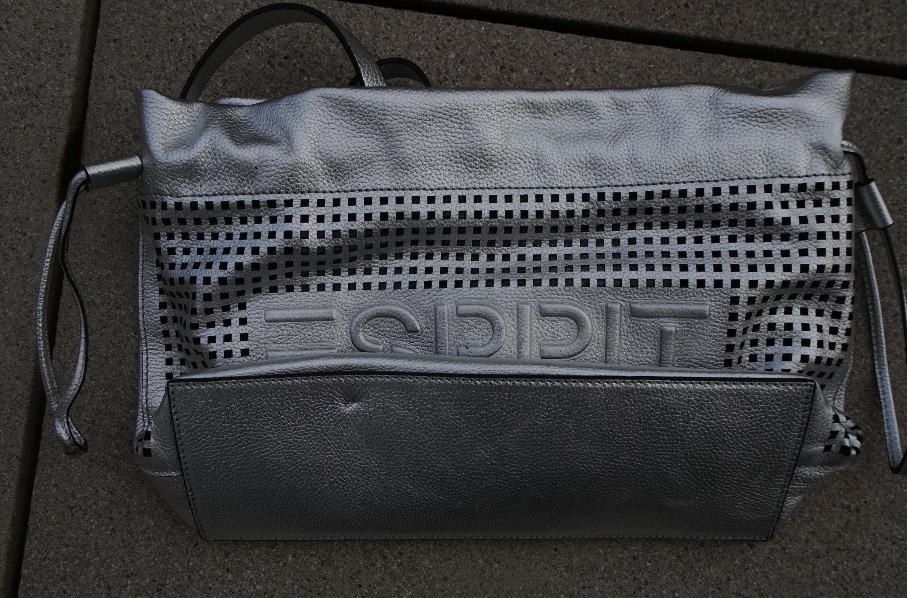Esprit Borse da donna: Esprit Umhängetasche silber Leder Tasche – Usato da Winterthur venduto da blumeblau77 2