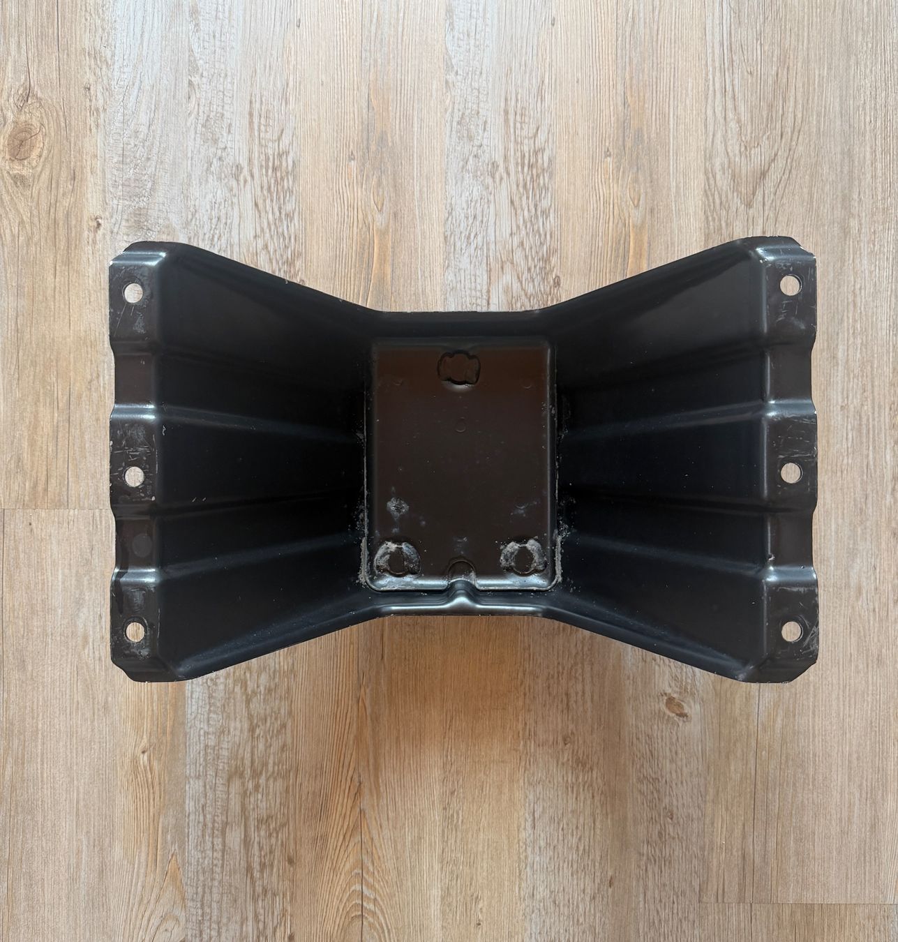 Land Rover Tutti pezzi di ricambio auto: Land Rover Defender 90/110 Reserveradhalterung – Usato da Wichtrach venduto da BRASLETTI_76 2