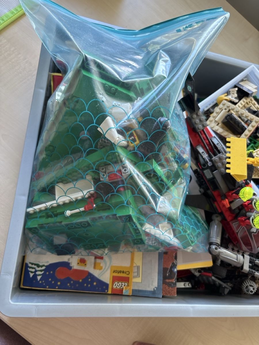 Lego Kit di costruzioni: Lego Kiste mit alten Sets – Usato da Kriens venduto da Godier 3